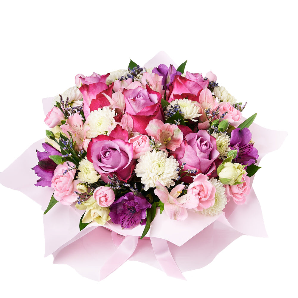 Gourmet Floral Arrangement Gift Featuring Roses and Daisies – how the gift is presented