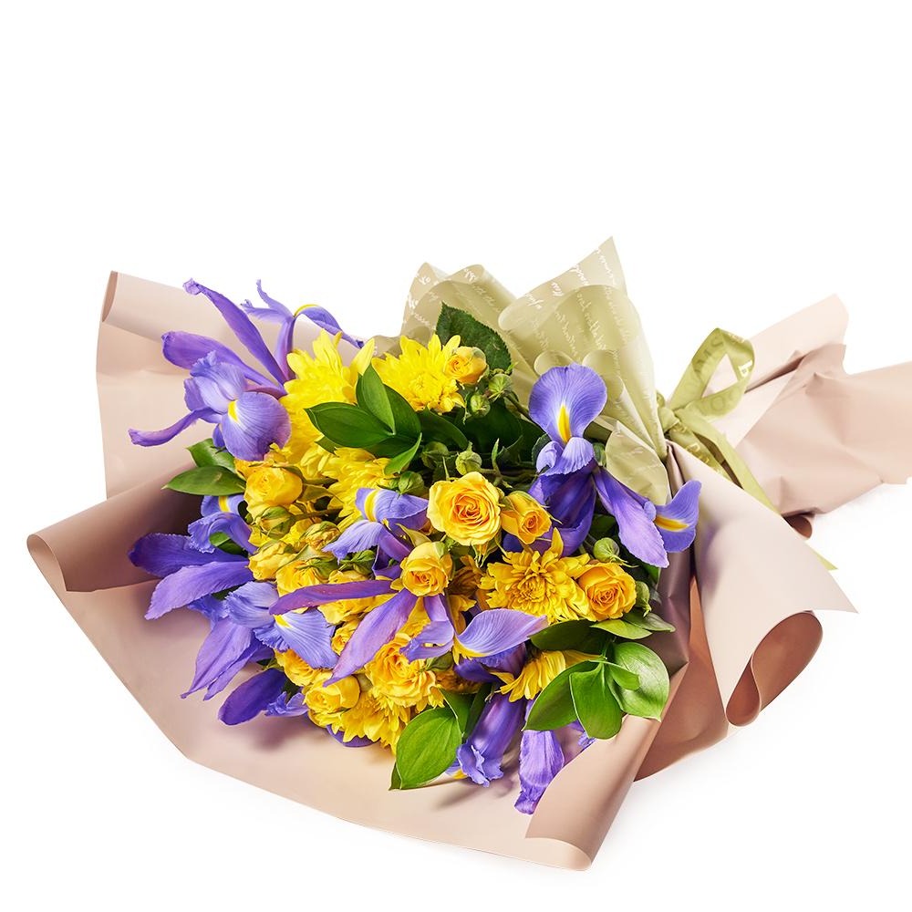 Medium Floral Wrap Bouquet with Iris and Daisies – how the gift is presented