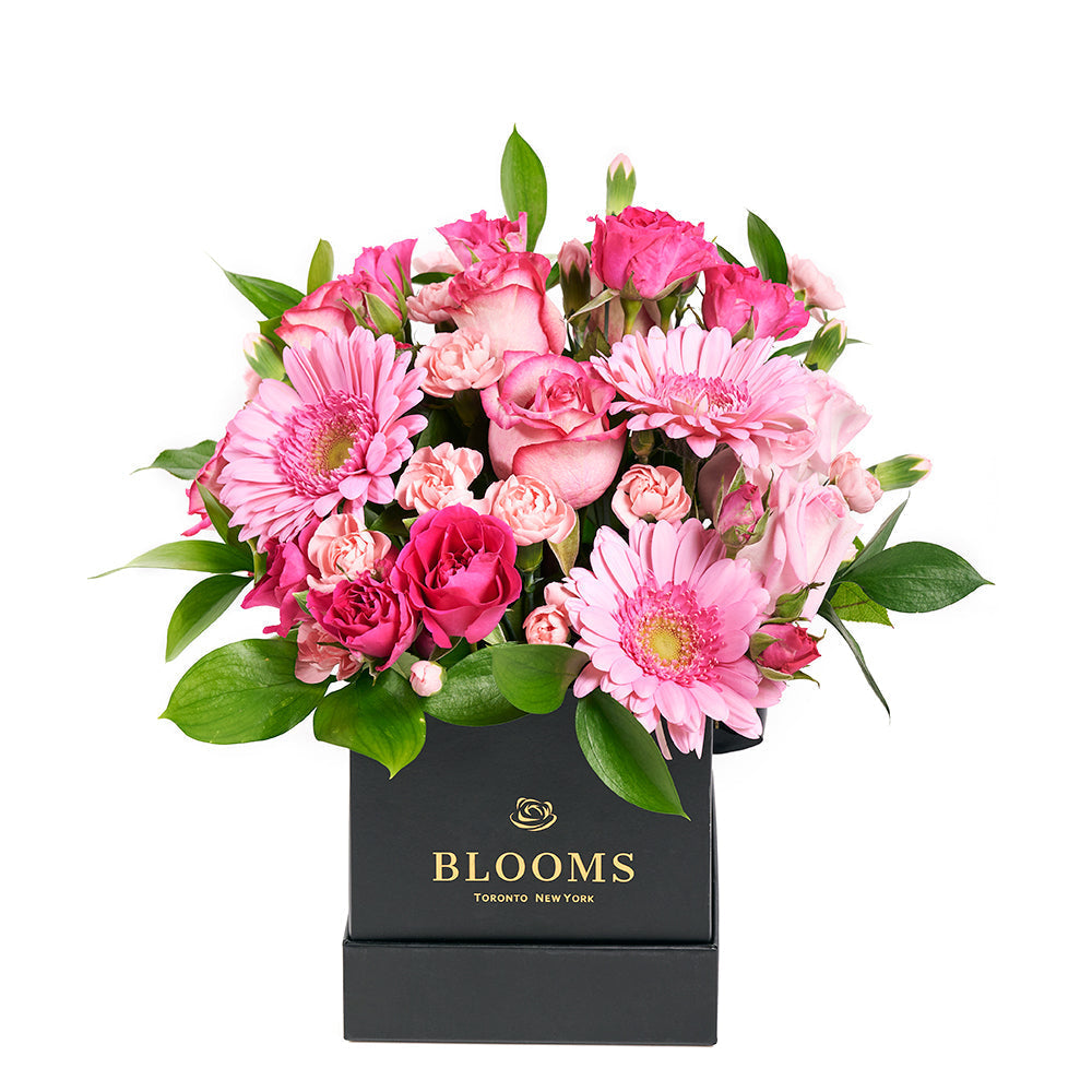 Floral Gift with Pink Roses and Carnations – how the gift is presented