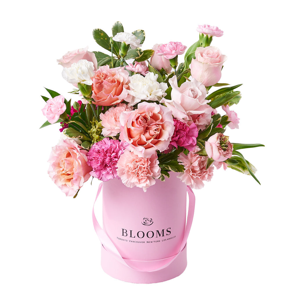 Carnations and Roses Hat Box – how the gift is presented