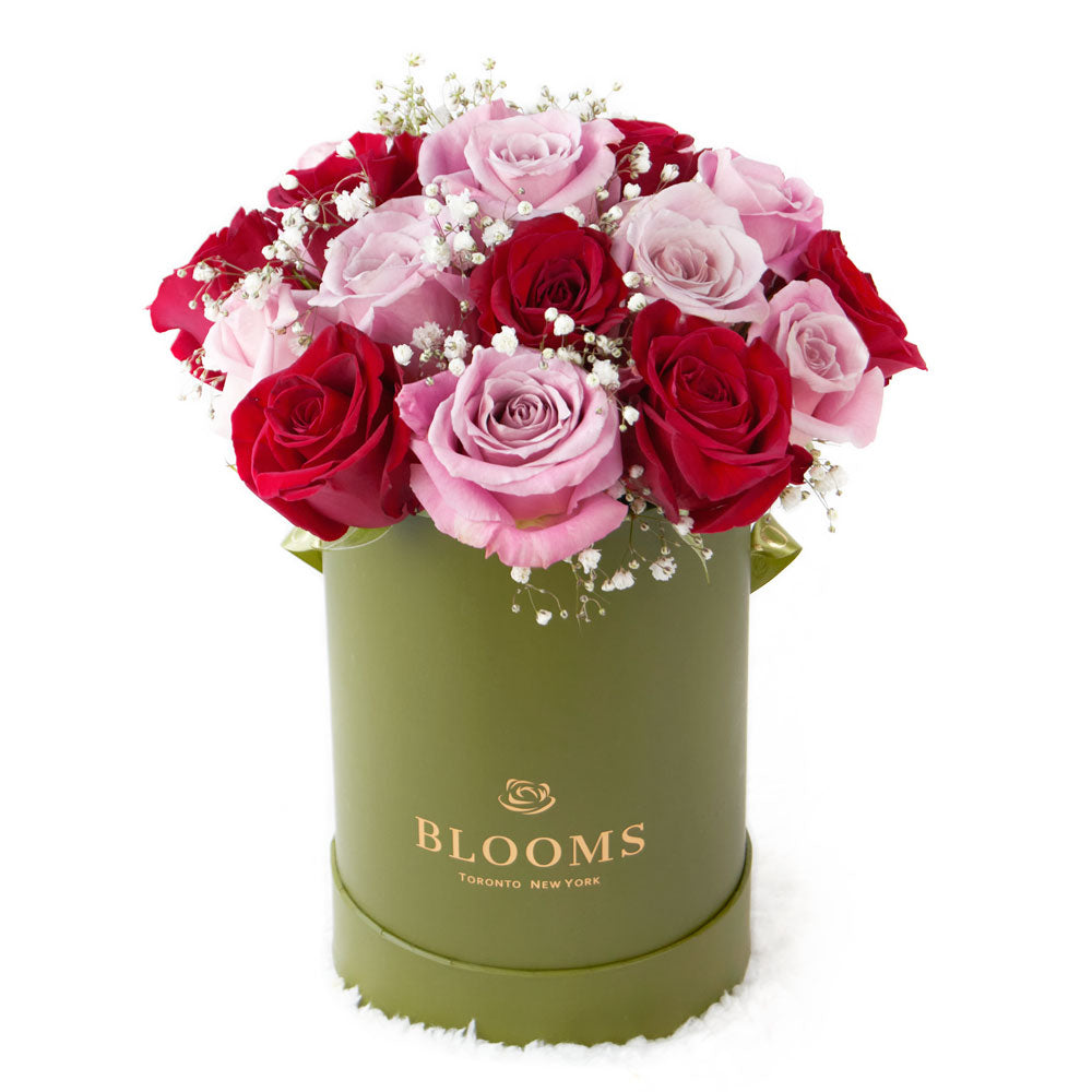 Pink and Red Roses Hat Box – how the gift is presented