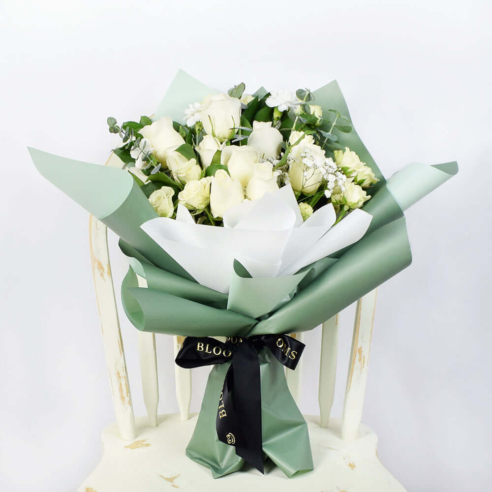 This bouquet would make for a great birthday, anniversary and housewarming present as it lends an unmatched elegance to any space it adorns. Los Angeles Delivery