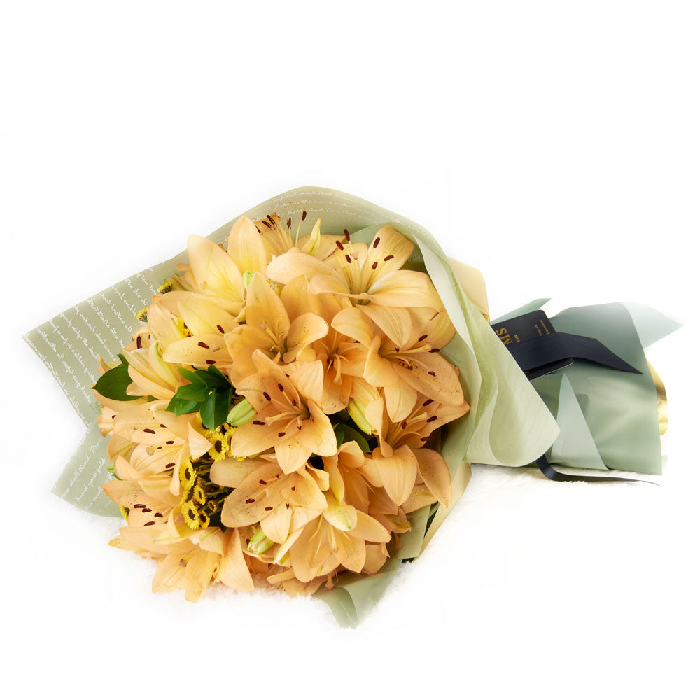 Lilies and Daisies Bouquet with Ruscus – how the gift is presented