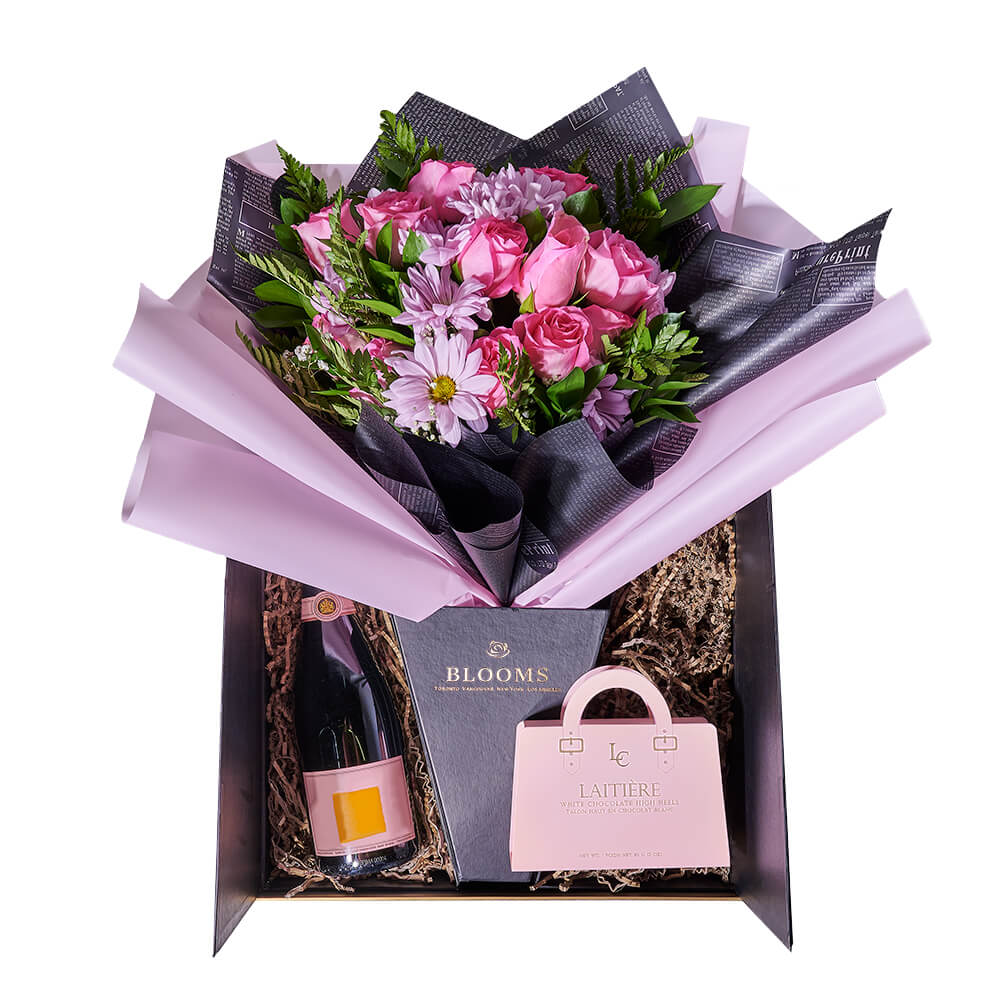 Deluxe Sparkling Wine Gift with Pink Rose Bouquet & White Chocolate – how the gift is presented