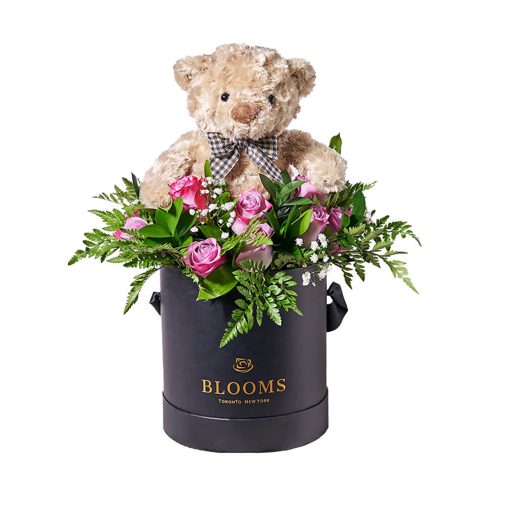 Premium Graduation Gourmet Gift with Pink Roses – how the gift is presented