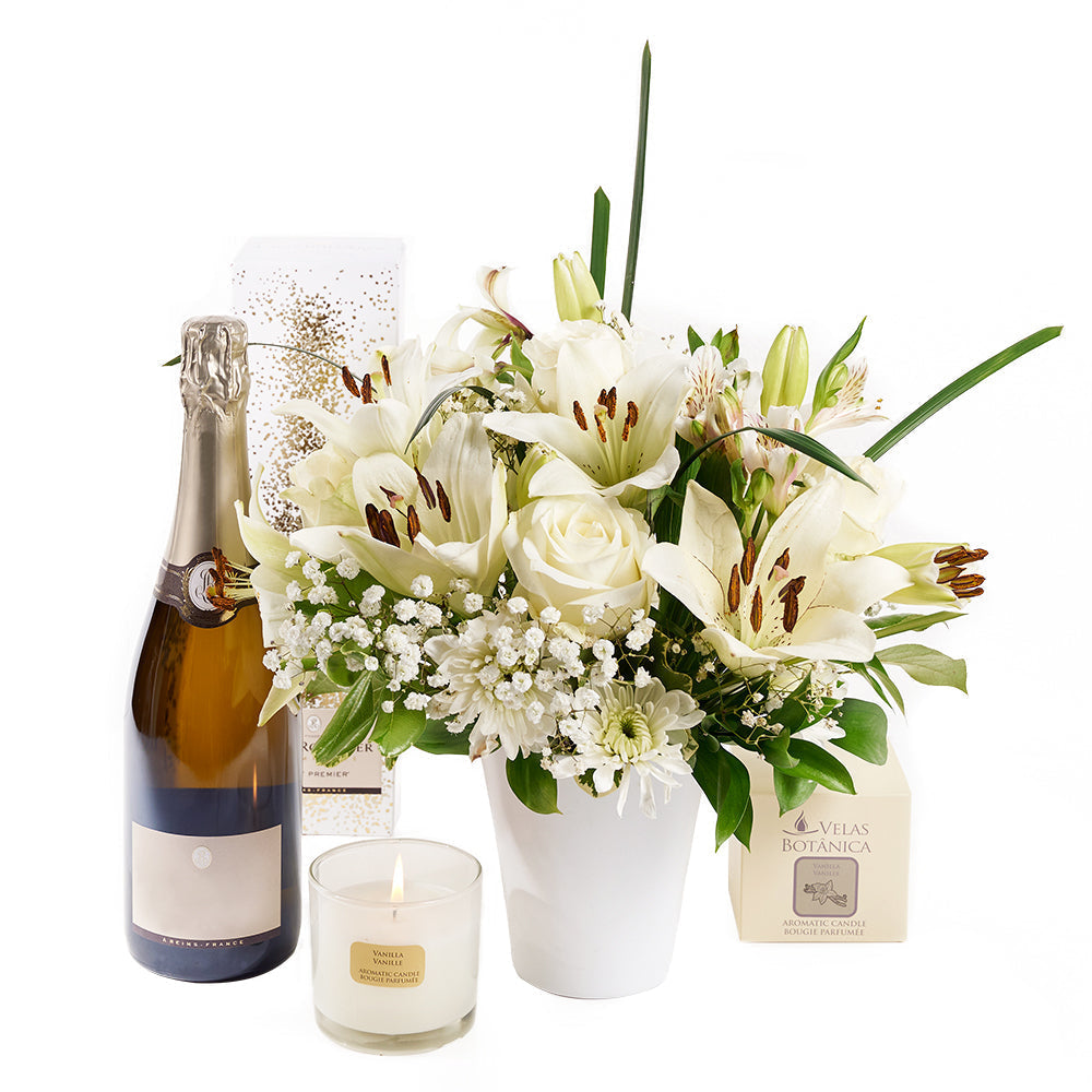 Sparkling Wine and White Floral Mixed Bouquet Gift in Ceramic Vase – how the gift is presented