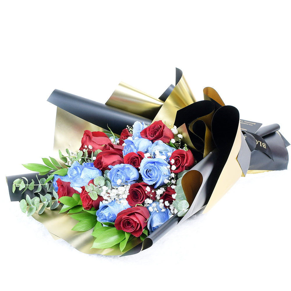 Blue and Red Rose Floral Bouquet – how the gift is presented