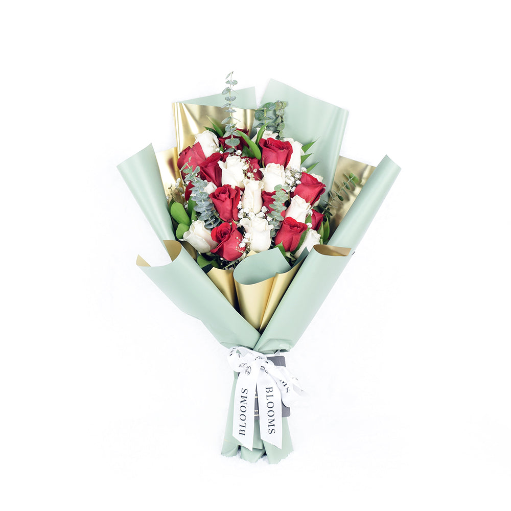 Let the one you love know how much they mean to you with the Romantic Musings Rose Bouquet from Los Angeles Blooms. 