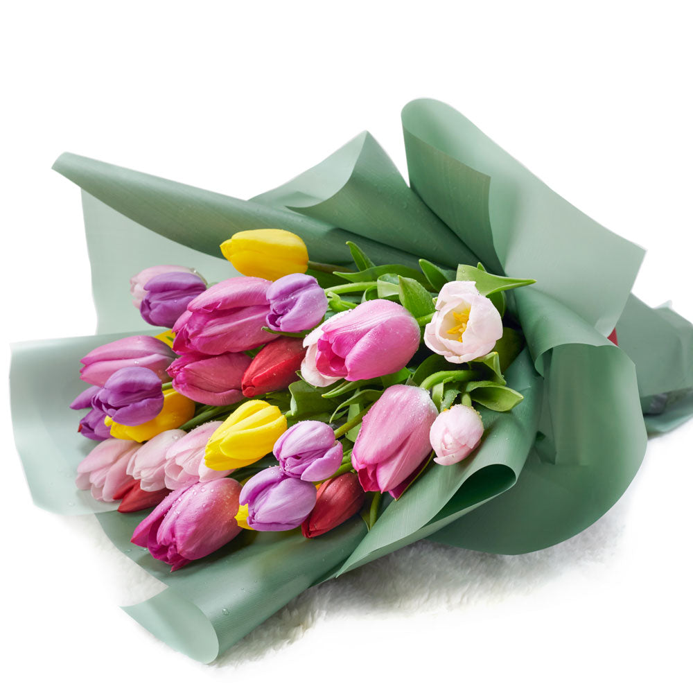 Vibrant Tulip Bouquet in Seasonal Spring Colors – how the gift is presented