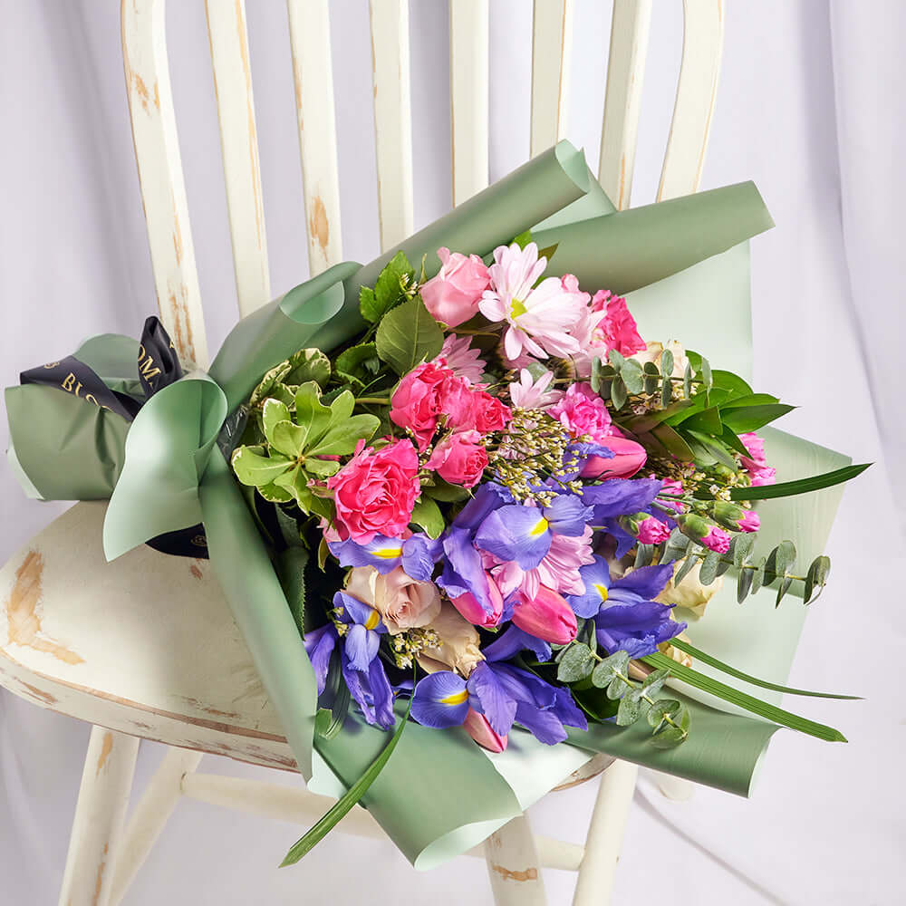 Los Angeles Flower Delivery - Los Angeles Flower Gifts - Violet Fantasy Mixed Iris Bouquet